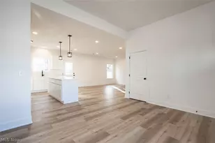 5595 Walnut St, Mentor on the Lake, OH 44060 - Photo 4