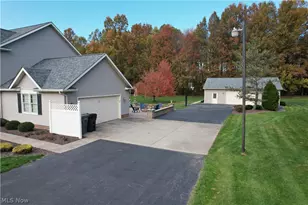7700 Meadowood Dr, Canfield, OH 44406 - Photo 6