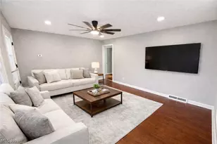 19910 Mountville Dr, Maple Heights, OH 44137 - Photo 4