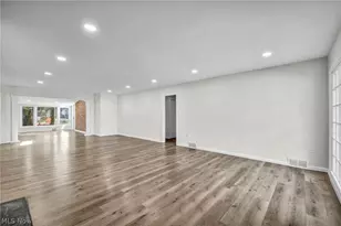 24150 S Woodland Rd, Huber Heights, OH 44122 - Photo 6