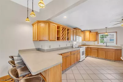 9441 Lindbergh Boulevard, Olmsted Falls, OH 44138 - Photo 12