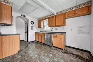 9704 S Highland Ave, Garfield Heights, OH 44125 - Photo 14