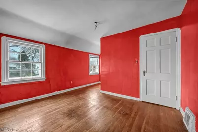 9704 S Highland Avenue, Garfield Heights, OH 44125 - Photo 24