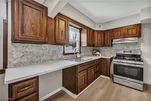 21601 Gardenview Dr, Maple Heights, OH 44137 - Photo 10