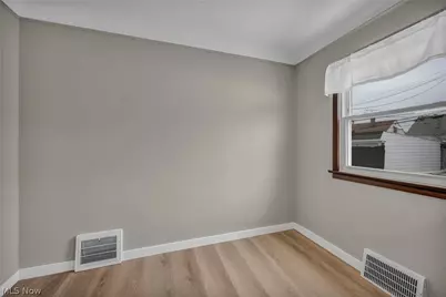 21601 Gardenview Drive, Maple Heights, OH 44137 - Photo 8