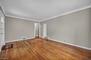 21601 Gardenview Dr, Maple Heights, OH 44137 - Photo 6