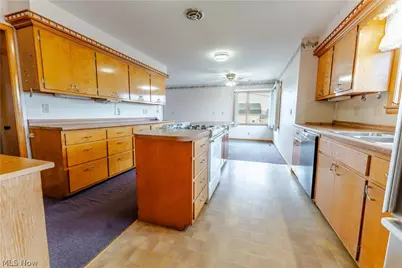 3967 Crooked Run Road NW, New Philadelphia, OH 44663 - Photo 8