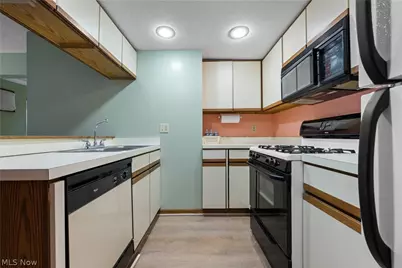 2141 Pinebrook Trail, Cuyahoga Falls, OH 44223 - Photo 14