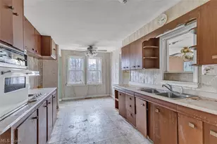 229 W 130th St, Hinckley, OH 44233 - Photo 10