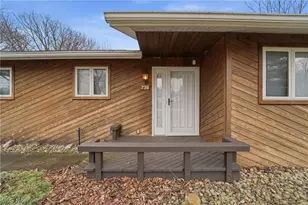 736 Lake Erie St, Conneaut, OH 44030 - Photo 2