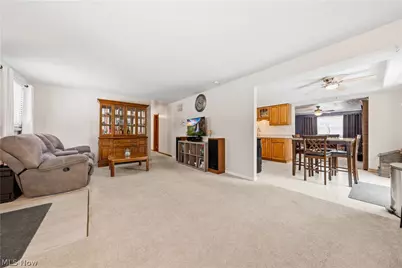 6040 Reynolds Road, Mentor on the Lake, OH 44060 - Photo 4