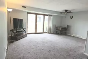 9660 Cove Dr, North Royalton, OH 44133 - Photo 2