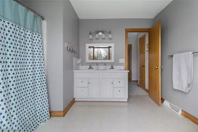 10075 Waterford Trail, Chagrin Falls, OH 44023 - Photo 26