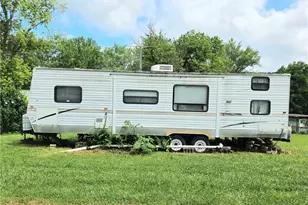 99 E Apple Blossom Wy, Elizabeth, WV 26143 - Photo 2