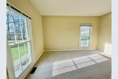 8820 Chaucer Boulevard, Grandview Heights, OH 44147 - Photo 12