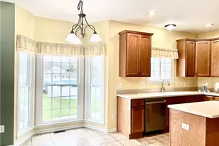 8820 Chaucer Blvd, Grandview Heights, OH 44147 - Photo 4