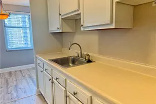 11850 Edgewater Dr, Oakwood, OH 44107 - Photo 4