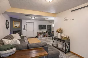 814 W 4th St, Williamstown, WV 26187 - Photo 18
