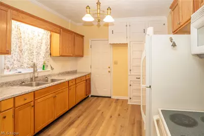 81 E Dalton Street, Akron, OH 44310 - Photo 10