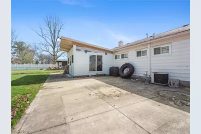 9248 Lynnhaven Road, Parma Heights, OH 44130 - Photo 4