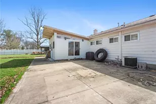 9248 Lynnhaven Rd, Parma Heights, OH 44130 - Photo 4