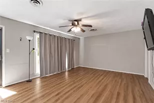 9248 Lynnhaven Rd, Parma Heights, OH 44130 - Photo 6