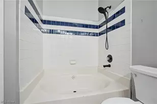 1323 Red Tail Hawk Ct, Youngstown, OH 44512 - Photo 26