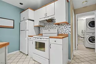 1323 Red Tail Hawk Ct, Youngstown, OH 44512 - Photo 14