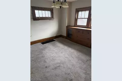 49 W Salome Avenue, Akron, OH 44310 - Photo 4