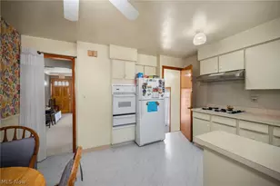 13019 Darlington Ave, Garfield Heights, OH 44125 - Photo 12
