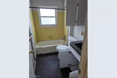 1391 Alphada Avenue, Akron, OH 44310 - Photo 8