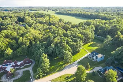 4872 Autumn Leaves Drive, Akron, OH 44333 - Photo 6