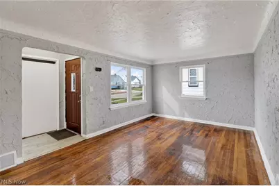 5571 Oakwood Avenue, Maple Heights, OH 44137 - Photo 6