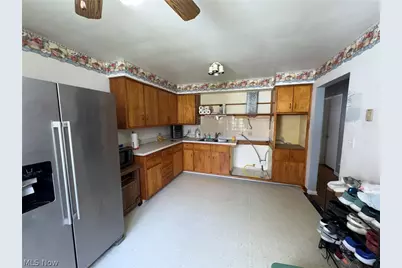 894 S Main Street, Amherst, OH 44001 - Photo 8