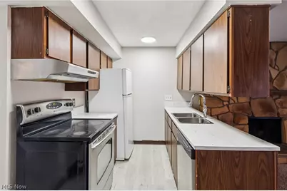 1581 Treetop Trail #26, Akron, OH 44313 - Photo 12