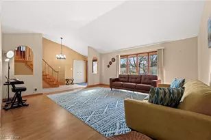 32420 Tracy Ln, Solon, OH 44139 - Photo 4