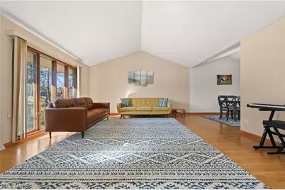 32420 Tracy Lane, Solon, OH 44139 - Photo 2