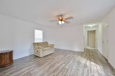 29 Carl Lane, Olmsted Twp, OH 44138 - Photo 4