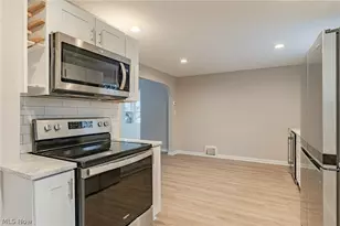 3686 Randolph Rd, Cleveland Heights, OH 44121 - Photo 10