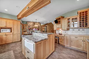 10360 Sawmill Dr, Chardon, OH 44024 - Photo 24