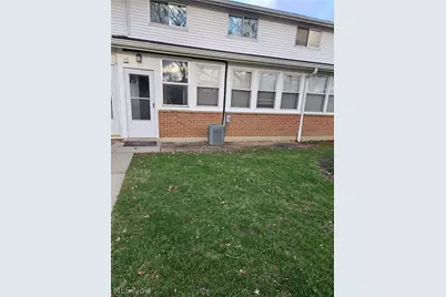 25600 Country Club Boulevard #12, North Olmsted, OH 44070 - Photo 2