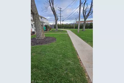 25600 Country Club Boulevard #12, North Olmsted, OH 44070 - Photo 4