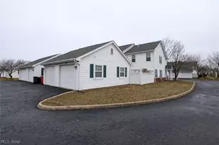 633 Lakeview Dr S, Grove City, OH 43123 - Photo 2