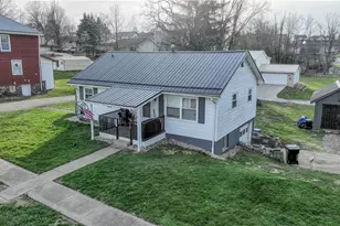 438 N Lincoln Ave, Barnesville, OH 43713 - Photo 2