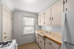 942 E 236th St, Euclid, OH 44123 - Photo 8