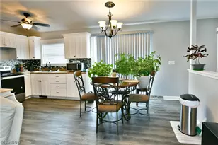 2401 Stewart Dr NW, Warren, OH 44485 - Photo 10