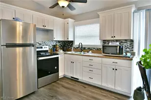 2401 Stewart Dr NW, Warren, OH 44485 - Photo 8