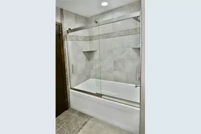 9271 Hillview Drive NE, Warren, OH 44484 - Photo 32