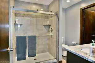 9271 Hillview Dr NE, Warren, OH 44484 - Photo 38