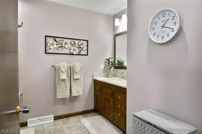 9271 Hillview Drive NE, Warren, OH 44484 - Photo 30